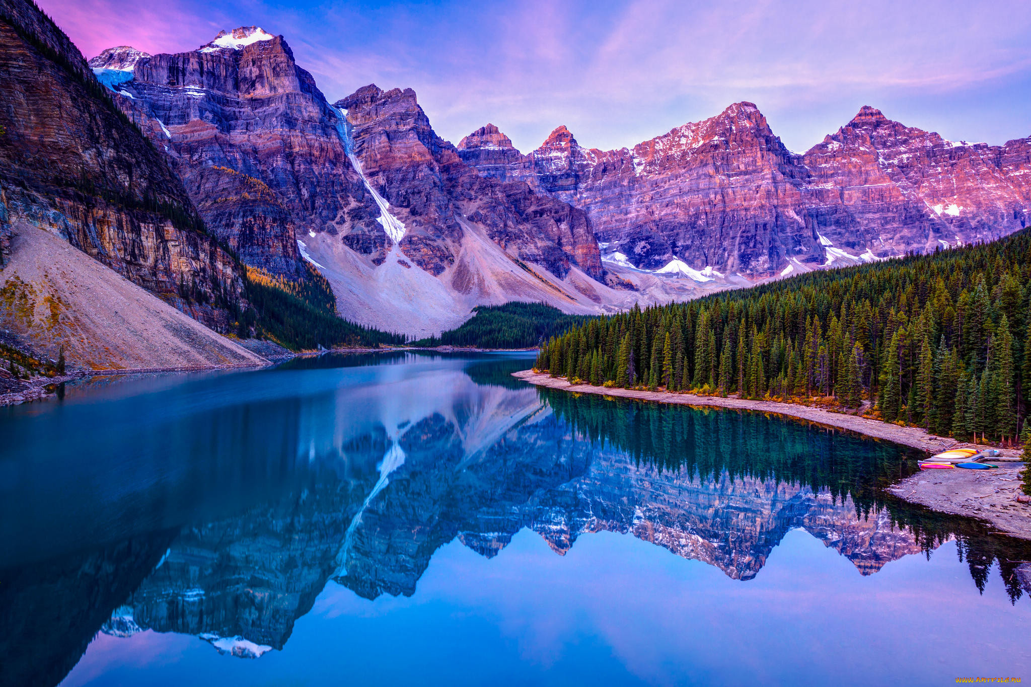 Самая красивая картинка природы в мире. Озеро Морейн в Канаде. Ледниковое озеро Морейн, Канада.